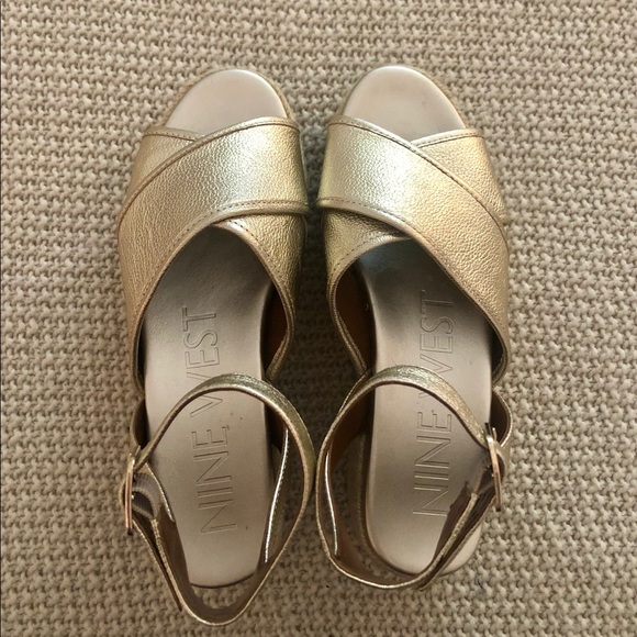 NWOT Nine West Gold Espadrille Sandal - Picture 4 of 5